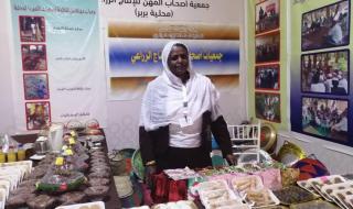سونا تستطلع المشاركين بمعرض المهرجان الدولي الرابع للتمور السودانية