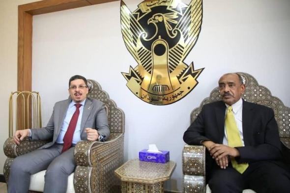 وزير الخارجية اليمني يصل الخرطوم