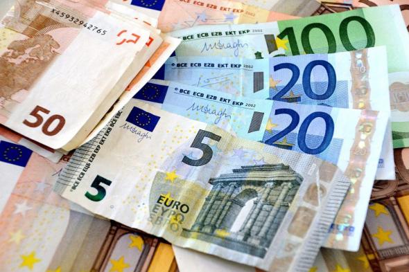 اليورو سيطر على الجنيه | ارتفاع سعر العملة الأوروبية مع بداية تعاملات اليوم